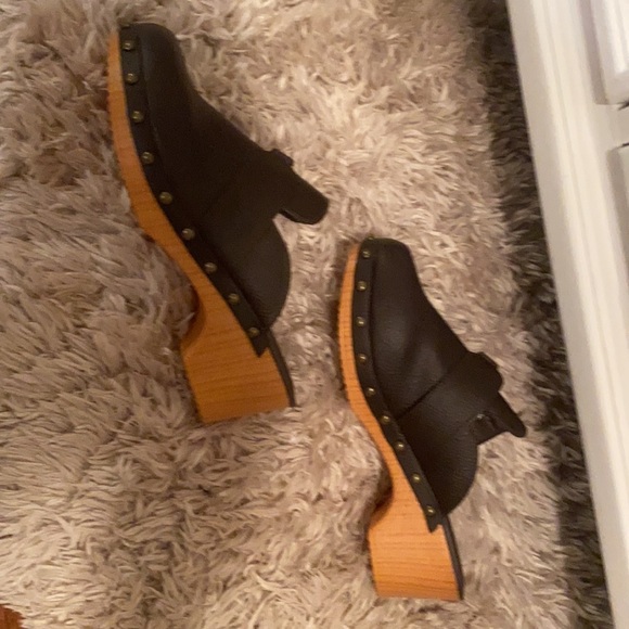 MIA brown daisy clogs with studs size 7 - Picture 5 of 15